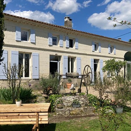Les Ganivelles Apartment Saint-Dizant-du-Gua Luaran gambar