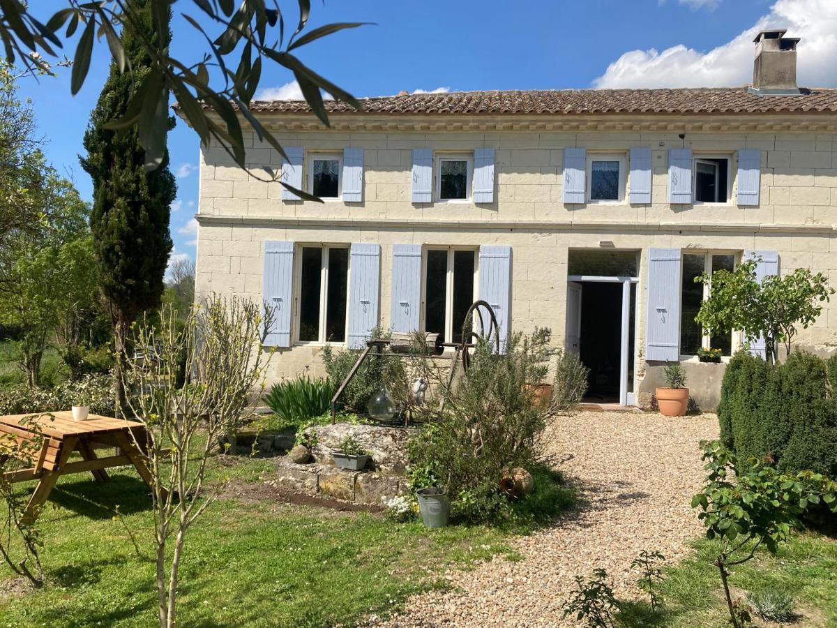 Les Ganivelles Apartment Saint-Dizant-du-Gua Luaran gambar