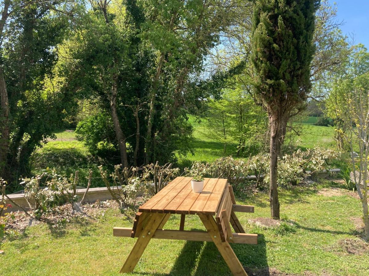 Les Ganivelles Apartment Saint-Dizant-du-Gua Luaran gambar