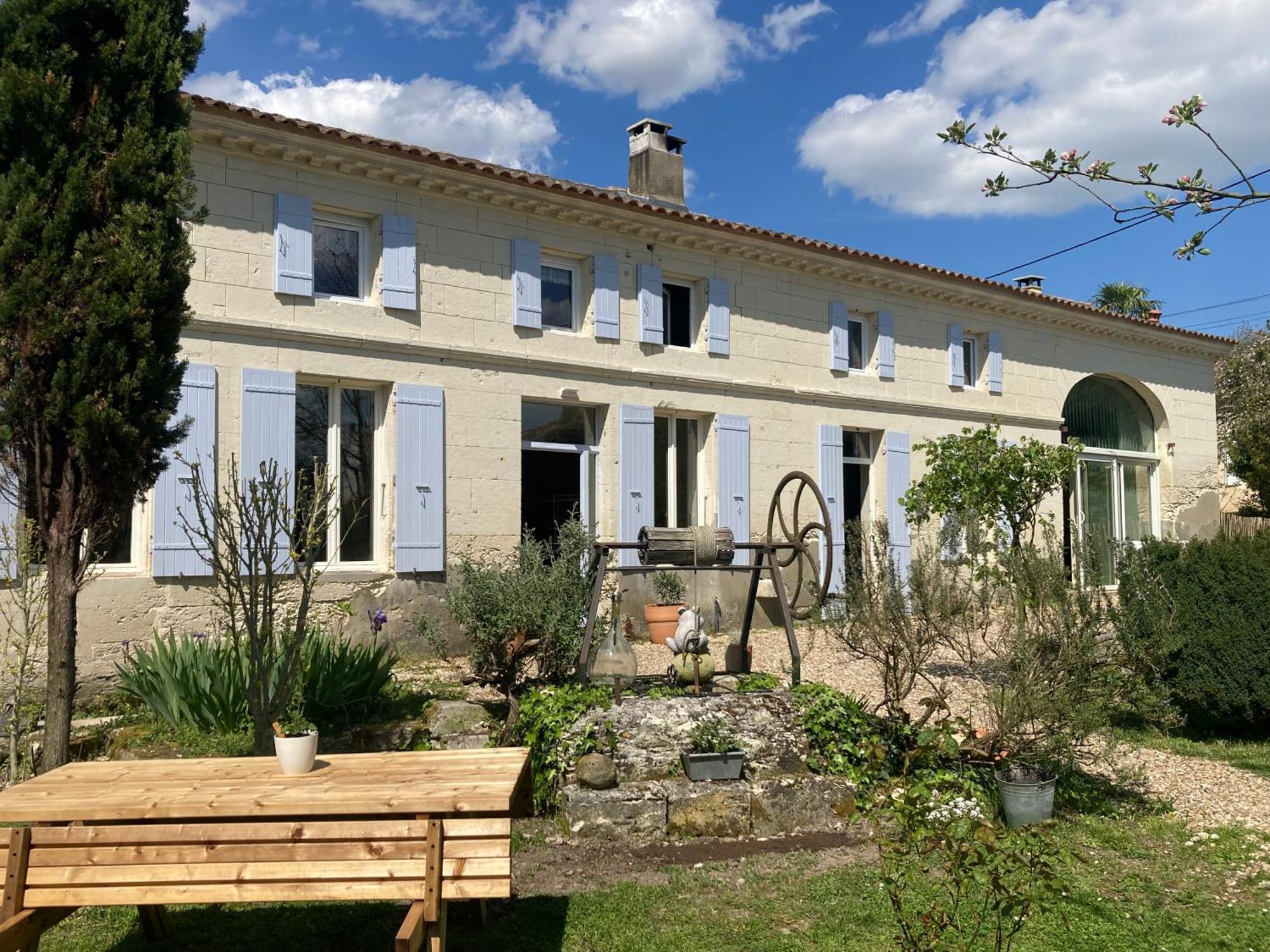Les Ganivelles Apartment Saint-Dizant-du-Gua Luaran gambar
