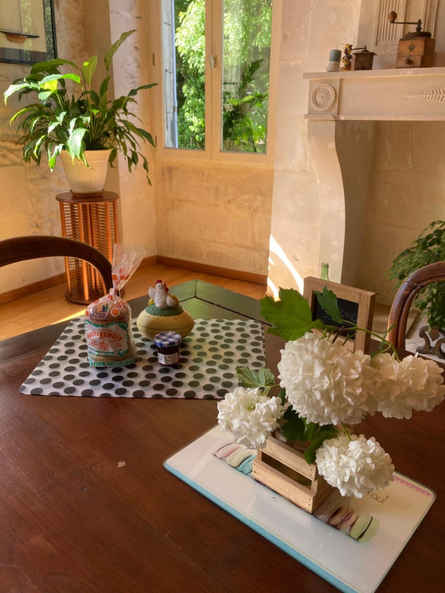 Les Ganivelles Apartment Saint-Dizant-du-Gua Luaran gambar