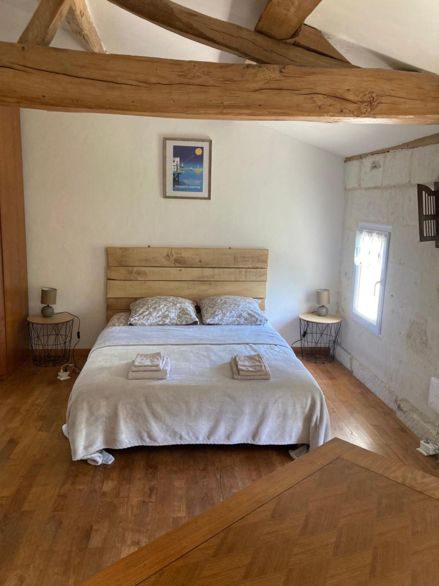 Les Ganivelles Apartment Saint-Dizant-du-Gua Luaran gambar