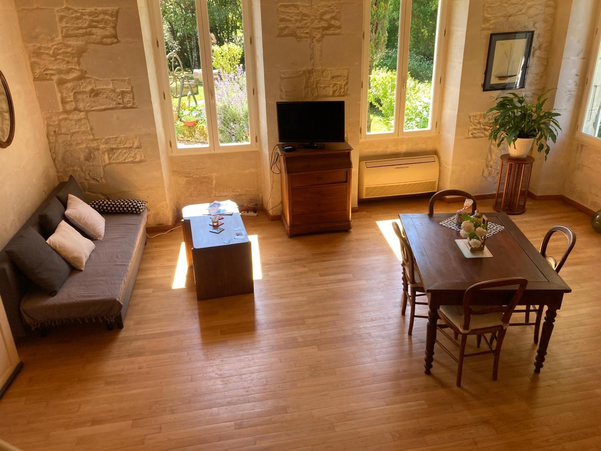 Les Ganivelles Apartment Saint-Dizant-du-Gua Luaran gambar